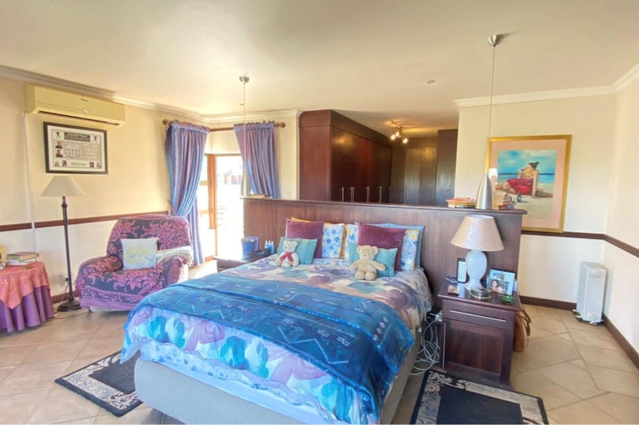 5 Bedroom Property for Sale in Birdwood Estate North West